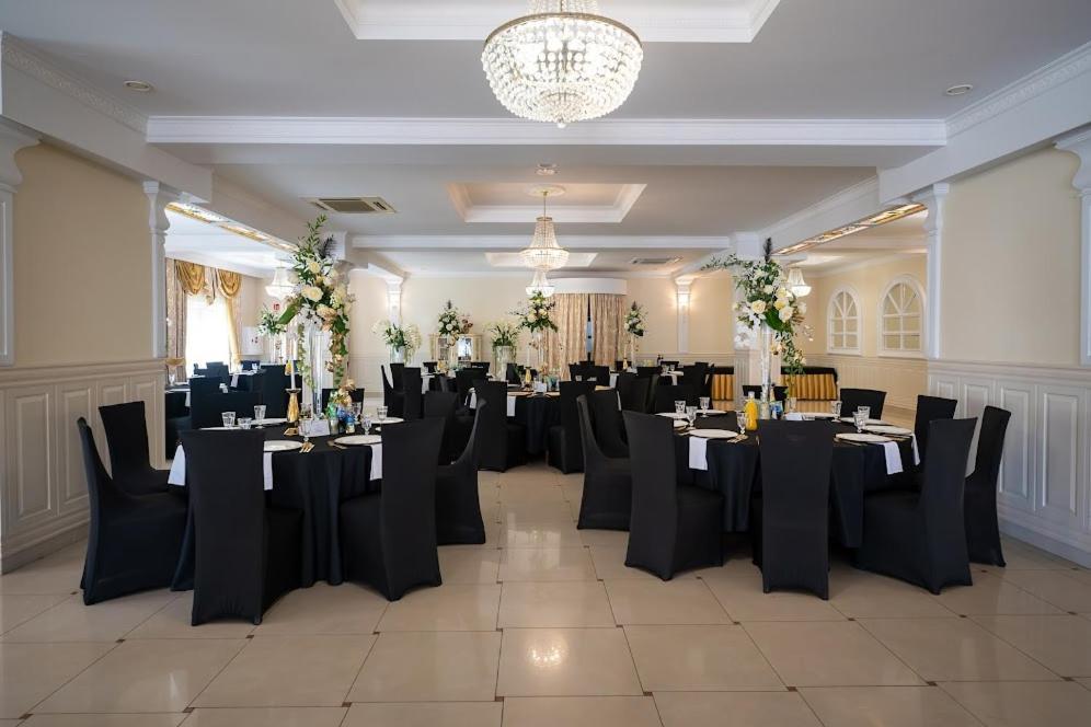Hotel Lord Debica Экстерьер фото