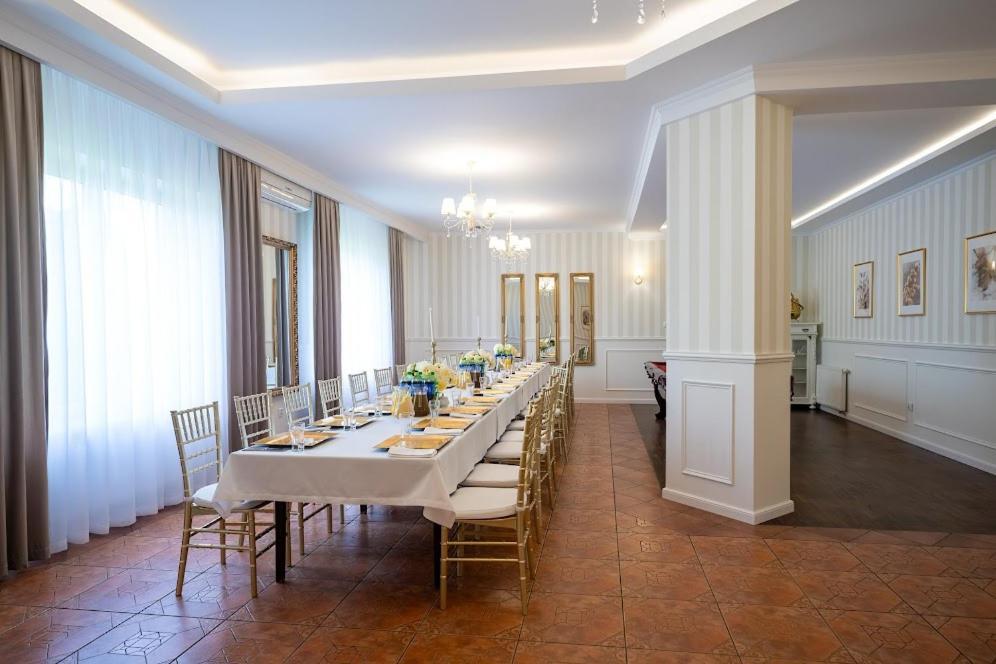 Hotel Lord Debica Экстерьер фото
