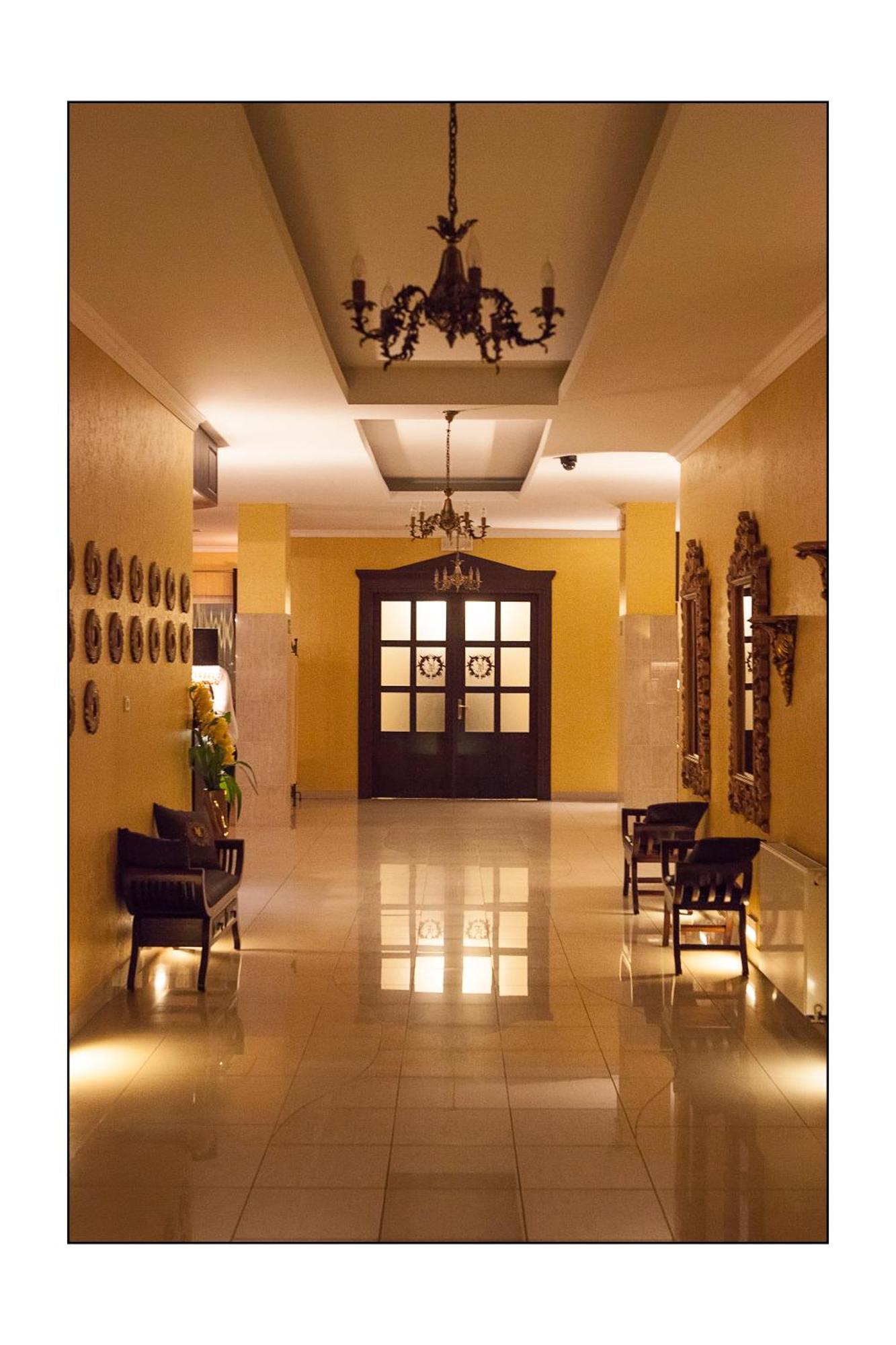Hotel Lord Debica Экстерьер фото
