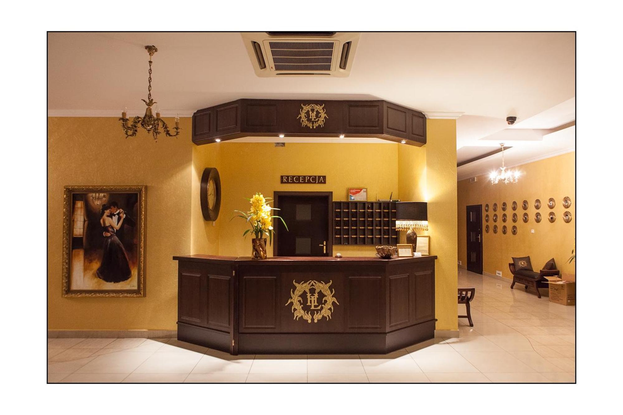 Hotel Lord Debica Экстерьер фото