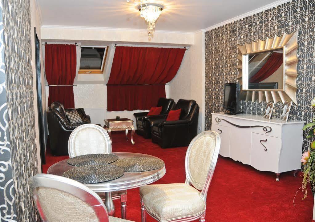 Hotel Lord Debica Экстерьер фото