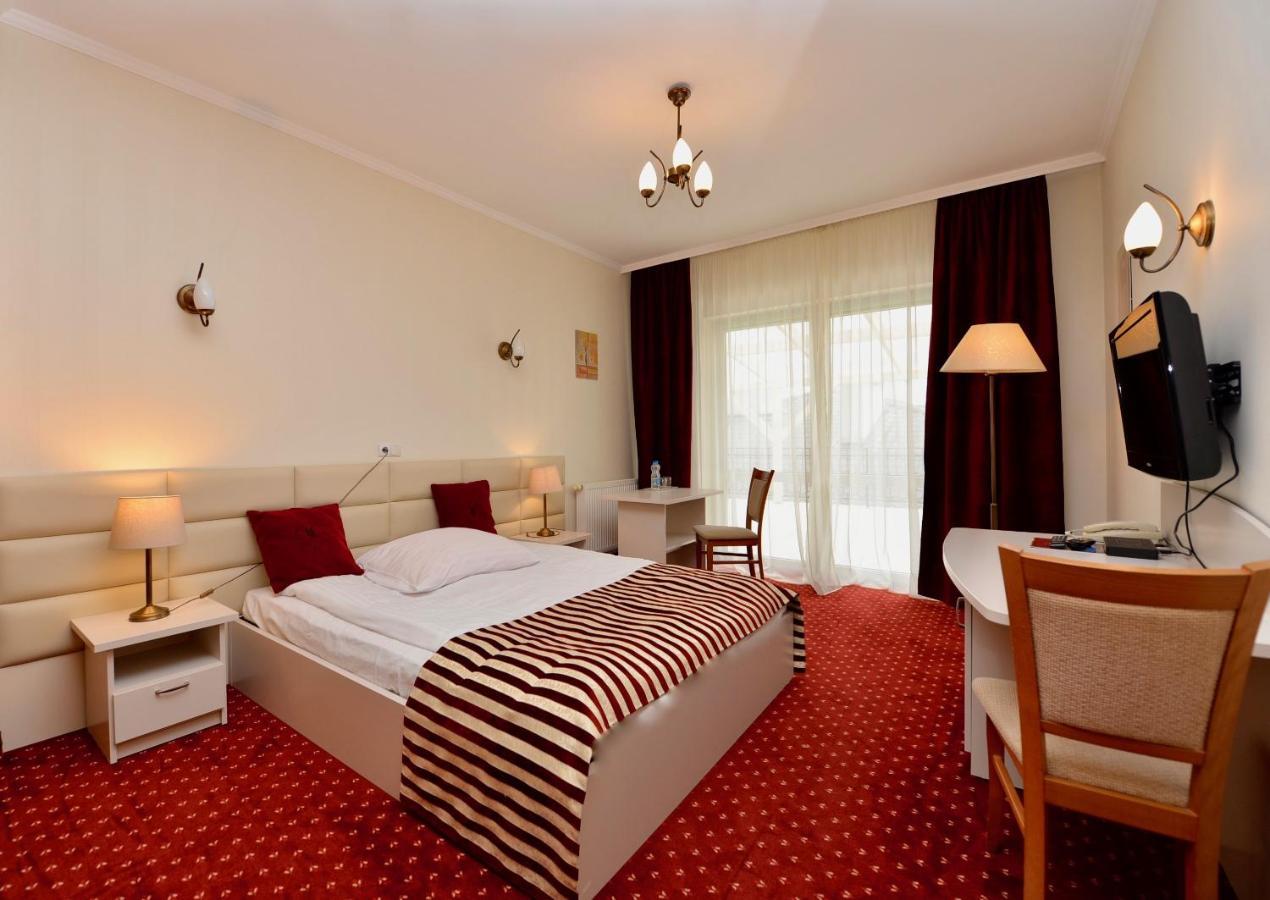 Hotel Lord Debica Экстерьер фото